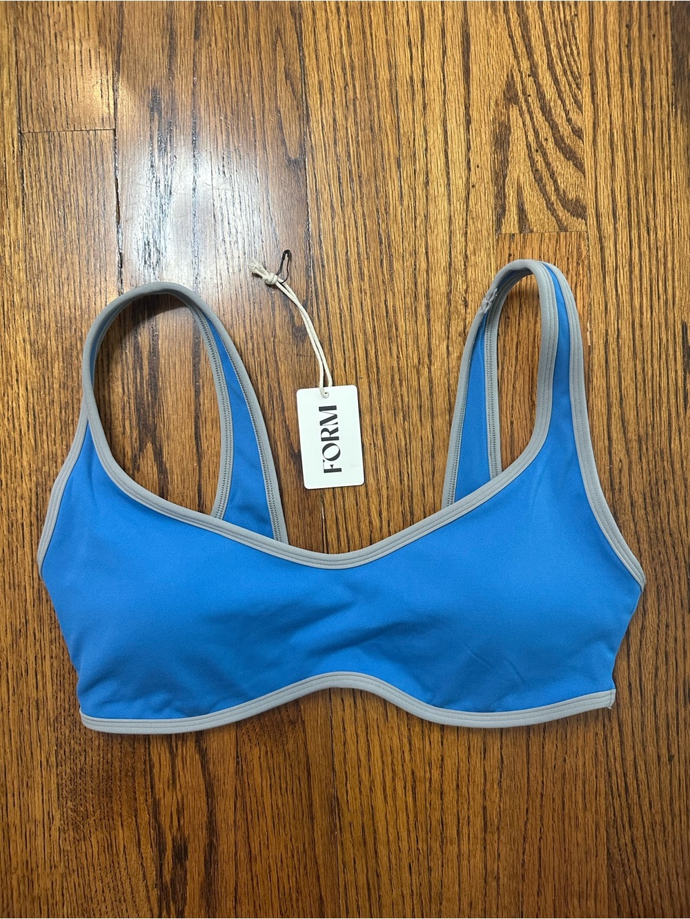 FORM Curved Hem Sports Bra in Waves & Slate - Size Medium NWT